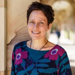 Dr Julia Groening